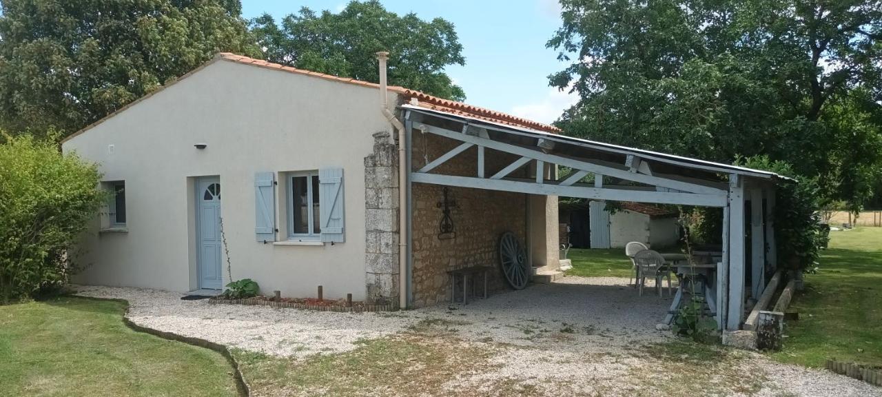 Le Clos Des Chevaliers Pons Exterior photo